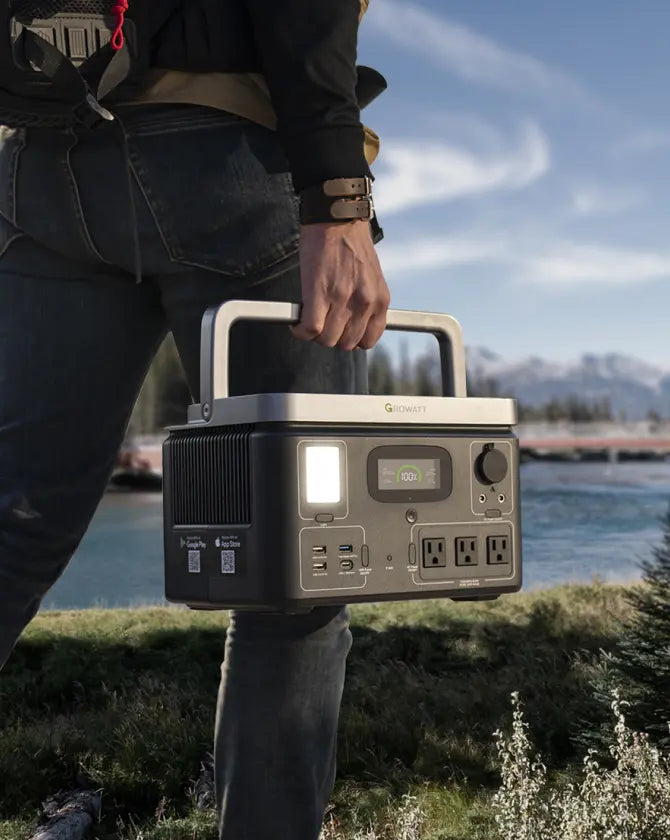 a man easily carry a Portable power station